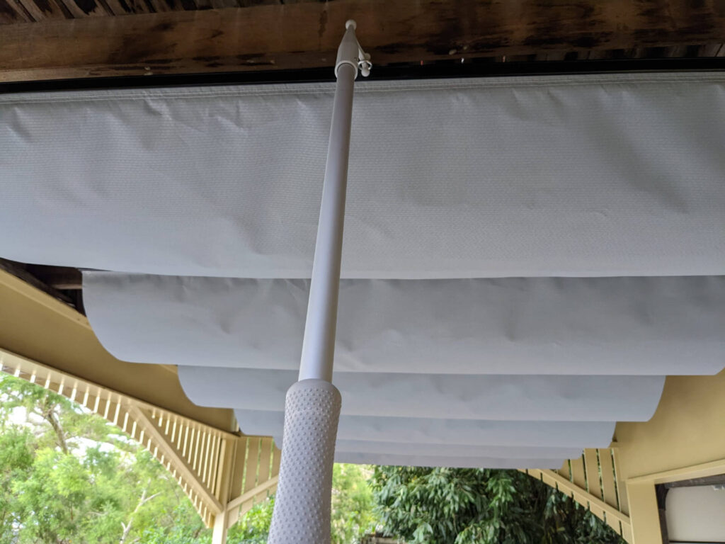 skia kinisi with pole retraction